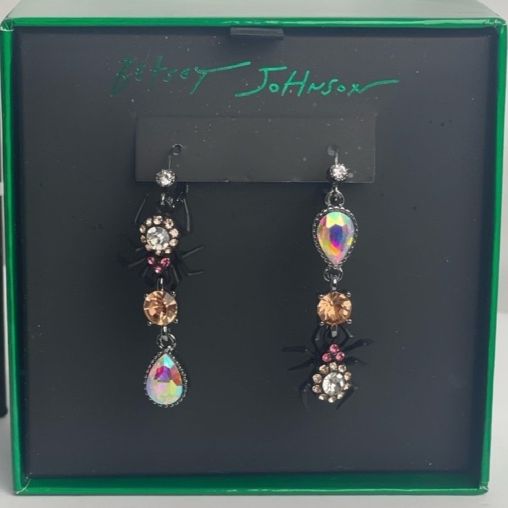 BETSEY JOHNSON Halloween Mismatched Sparkle Spider Dangle Leverback Earrings NWT - Picture 2 of 7